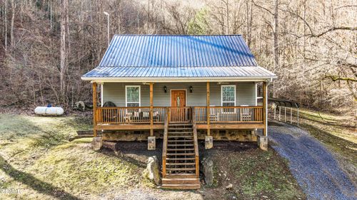 4876 Pearl Valley Rd, Sevierville, TN, 37876-6821 | Card Image