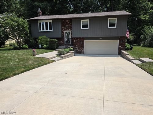 7631 White Pine Ct, Mentor, OH, 44060-6051 | Card Image