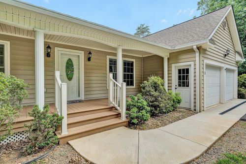 5 Walnut Landing Cir, Hardy, VA, 24101-3061 | Card Image