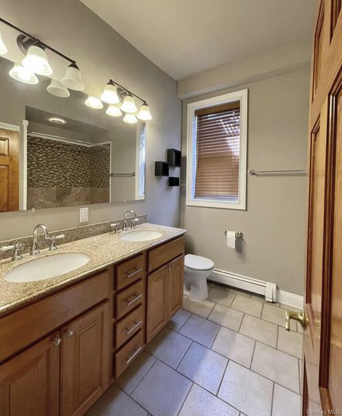 81 Cannon St, Poughkeepsie, NY, 12601-7819 | Card Image