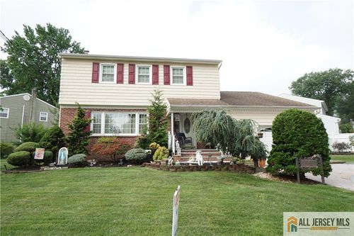 4 Periwinkle Pl, Colonia, NJ, 07067-1927 | Card Image