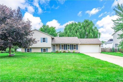 7404 Hidden Glen Dr, Amherst, OH, 44001-2574 | Card Image