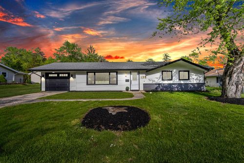 135 S Walnut Ln, Schaumburg, IL, 60193-1002 | Card Image