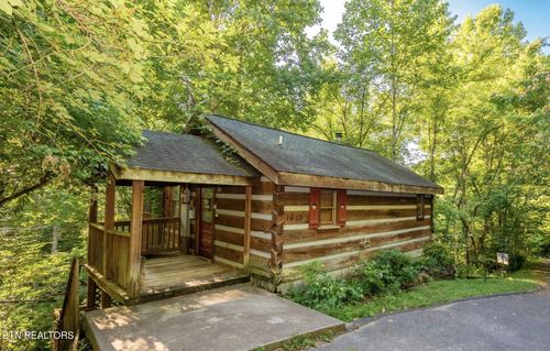 1615 Fantasy Way, Sevierville, TN, 37876-7465 | Card Image