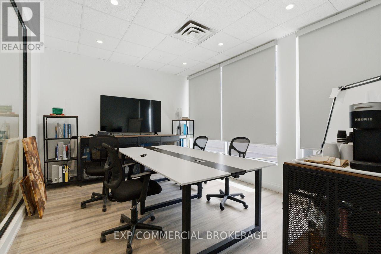 Commercial Sale in Toronto (West Humber-Clairville) 4