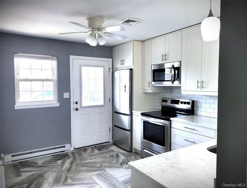 c-375 Woodbridge Dr, Ridge, NY, 11961 | Card Image