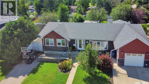 1614 11th Ave Nw, Moose Jaw, SK, S6H6W9 | Card Image