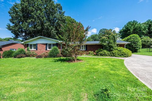 44 32nd Ave Nw, Hickory, NC, 28601-1038 | Card Image