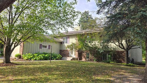 1575 Mcclung Dr, Arden Hills, MN, 55112-1908 | Card Image