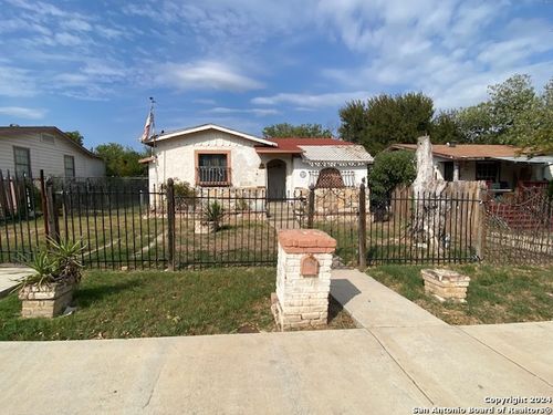 627 Bexar, San Antonio, TX, 78228 | Card Image