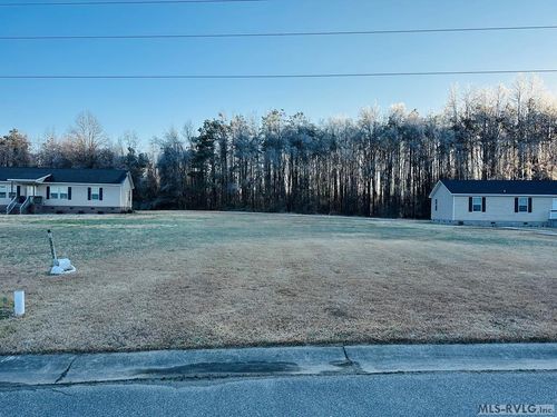 127 Pinewood Dr, Ahoskie, NC, 27910-9014 | Card Image