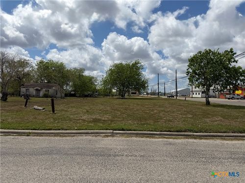 105 S Juanita St, Port Lavaca, TX, 77979-4008 | Card Image