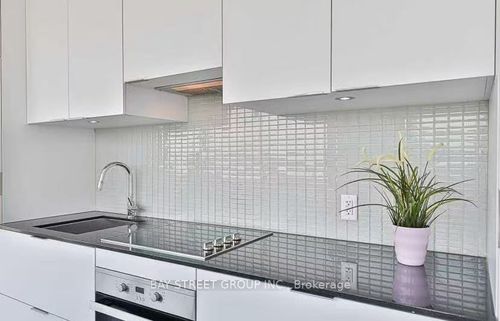 302-5 St Joseph St, Toronto, ON, M4Y0B6 | Card Image