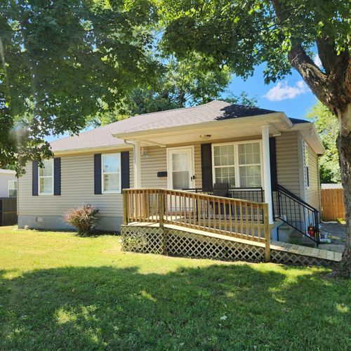 805 E 1st St, Hopkinsville, KY, 42240-3152 | Card Image