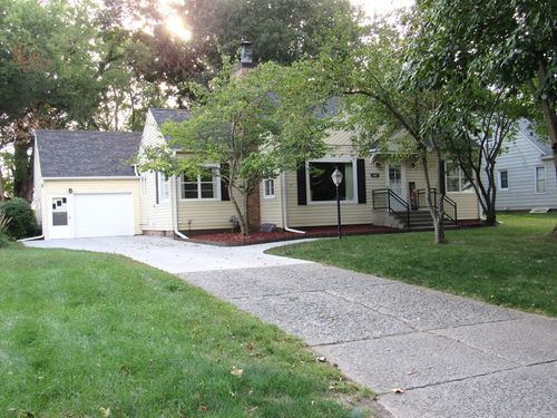 1327 N 19th St, Fort Dodge, IA, 50501-7708 | Card Image