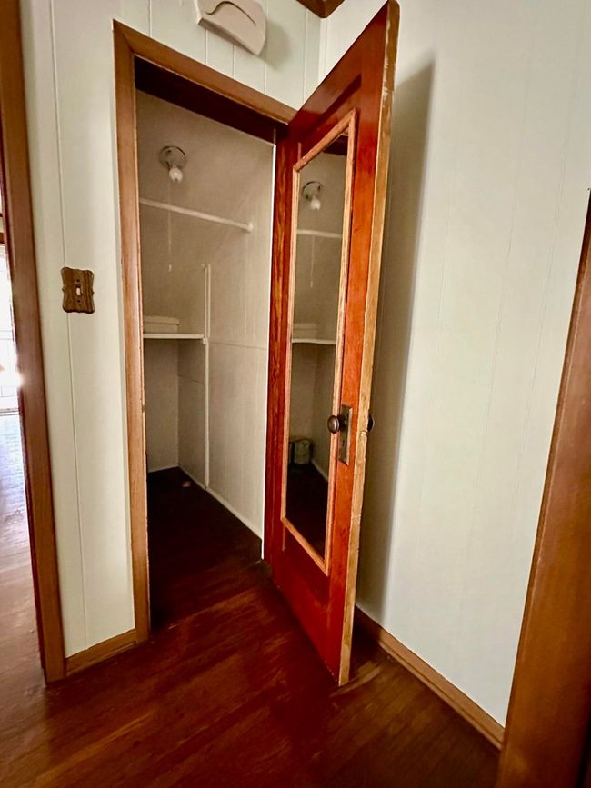 228 Main St, Home with 3 bedrooms, 2 bathrooms and null parking in Hinton WV | Image 15