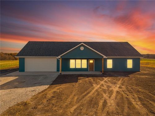 201 Ne Shinn Rd, Lathrop, MO, 64465-9406 | Card Image