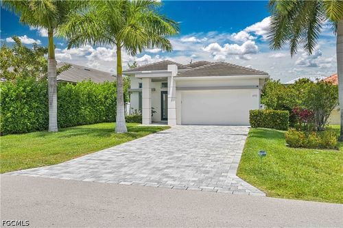 693 105th Ave N, Naples, FL, 34108-1839 | Card Image