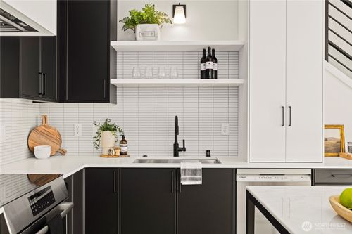 2562 30th Ave W, Seattle, WA, 98199-3330 | Card Image