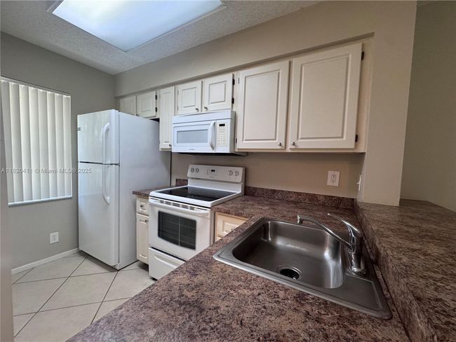 APT-407 - 2228 N Cypress Bend Dr, Condo with 2 bedrooms, 2 bathrooms and null parking in Pompano Beach FL | Image 8
