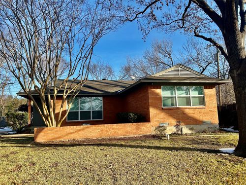 888 Berkinshire Dr, Dallas, TX, 75218-2138 | Card Image