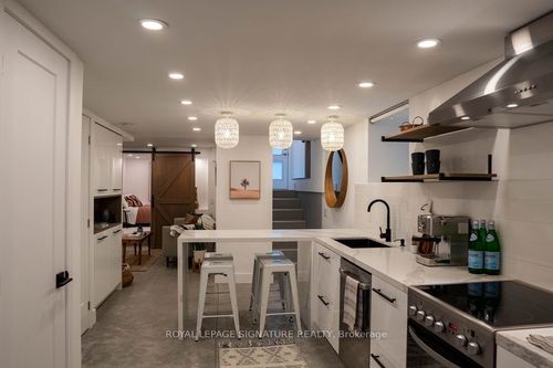 lower-166 Oakmount Rd, Toronto, ON, M6P2M9 | Card Image
