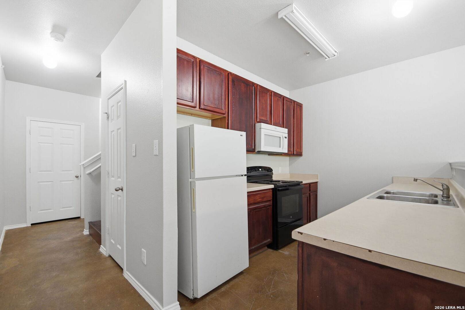 Residential Lease in Universal City 4