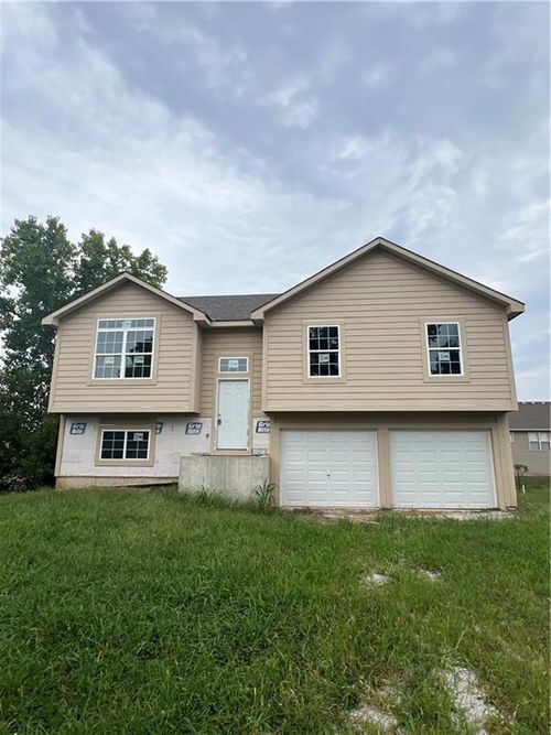 12701 Applewood Dr, Grandview, MO, 64030 | Card Image