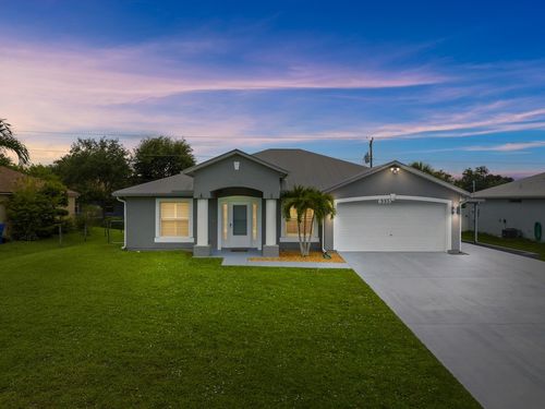 8335 W 98th Ave, Vero Beach, FL, 32967-2820 | Card Image