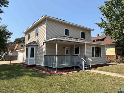 425 2nd St Se Street Se, Watertown, SD, 57201 | Card Image