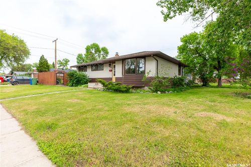 3815 Van Horne Ave, Regina, SK, S4S1M5 | Card Image