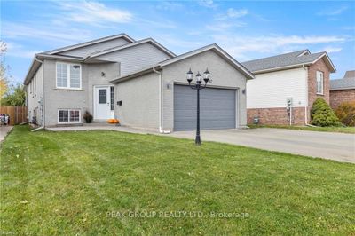 7717 Ascot Cir, House other with 3 bedrooms, 2 bathrooms and 6 parking in Niagara Falls ON | Image 3