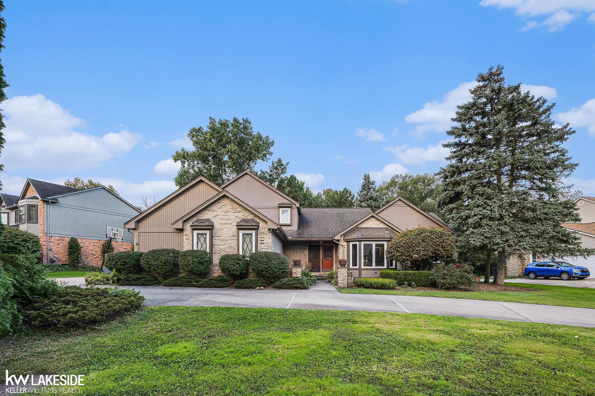 Hickory Leaf Dr, Rochester Hills, MI 48309