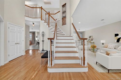 564 Route 304, New City, NY, 10956-2925 | Card Image