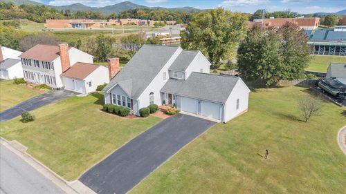 5111 Norseman Dr, Roanoke, VA, 24019-2748 | Card Image
