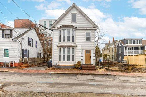 11 Russell Street, Portland, ME, 04102 | Card Image