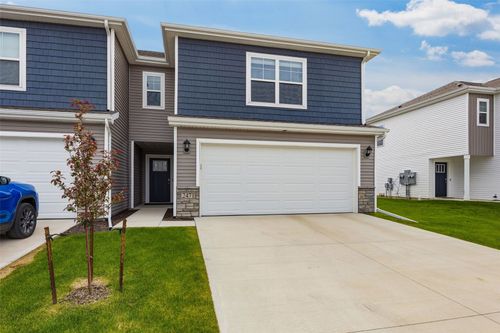 2471 Chloe Ln, Hiawatha, IA, 52233-2812 | Card Image