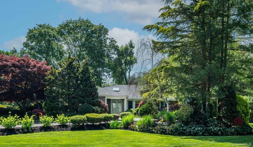 2 Yukon Dr, Woodbury, NY, 11797-3102 | Card Image