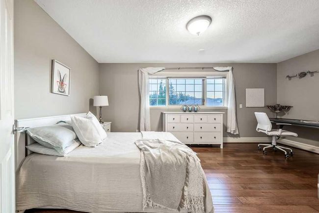 169 Signature Way Sw, House other with 5 bedrooms, 4 bathrooms and 4 parking in Calgary AB | Image 30