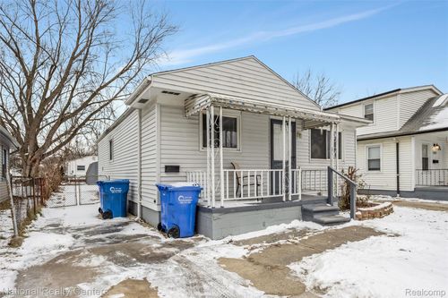 11076 Essex Ave, Warren, MI, 48089-1702 | Card Image