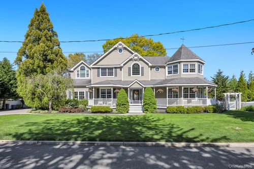 19 Dorothy St, Nesconset, NY, 11767-1818 | Card Image