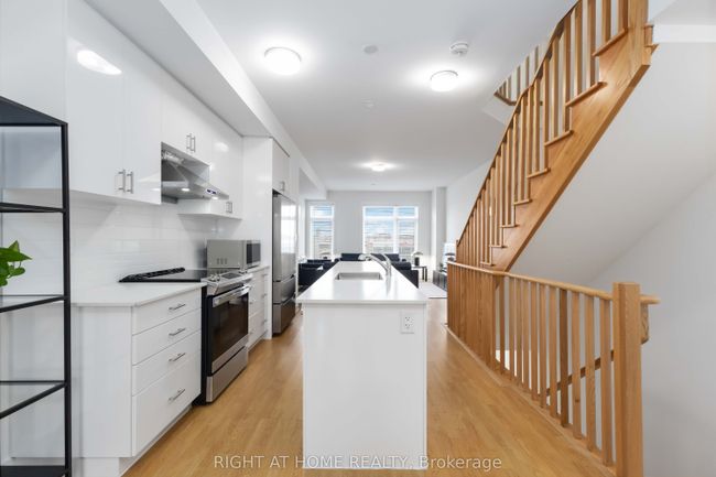 1557 Midland Ave, House attached with 4 bedrooms, 4 bathrooms and 1 parking in Scarborough ON | Image 14