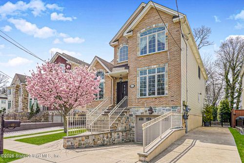 42 Serena Court, Staten Island, NY, 10312 | Card Image