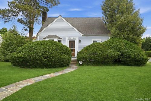 53 Edgeworth St, Valley Stream, NY, 11581-3218 | Card Image