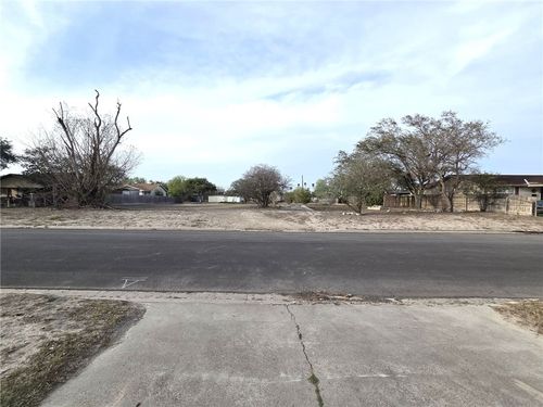 1240 E Yoakum Ave, Kingsville, TX, 78363-4761 | Card Image