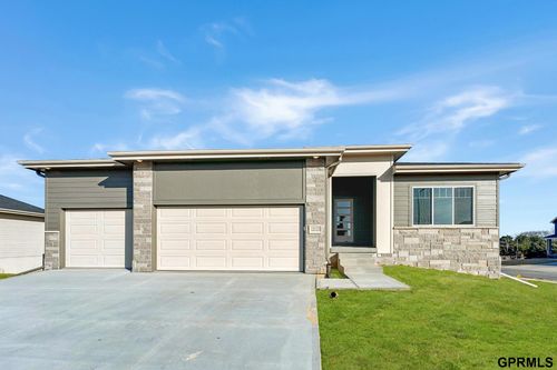 21907 Mcclellan Dr, Gretna, NE, 68028-5135 | Card Image