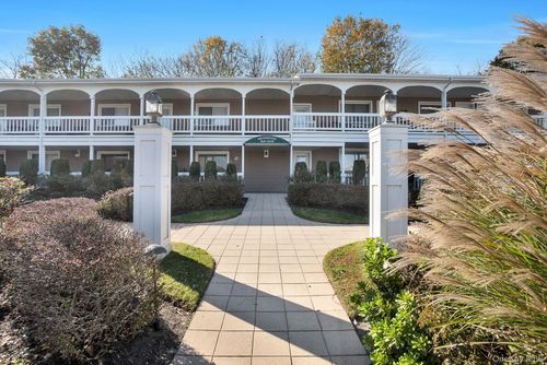 5135-62 Old Canoe Place Rd, Southampton, NY, 11968-3613 | Card Image