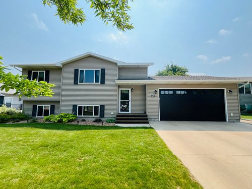 1207 13th Ave Sw, ABERDEEN, SD, 57401-6857 | Card Image