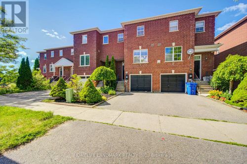 545 Bondi Avenue, Newmarket (Gorham-College Manor), ON, L3Y8R5 | Card Image
