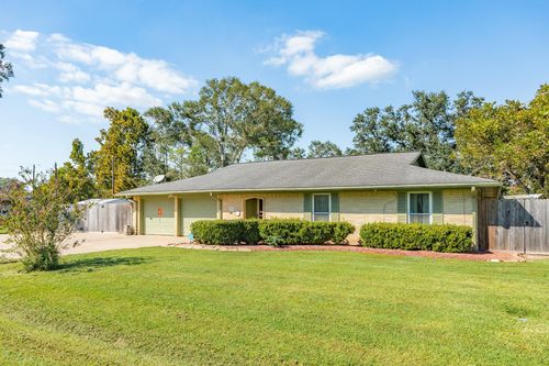 229 Yaupon Dr, Brazoria, TX, 77422-9209 | Card Image